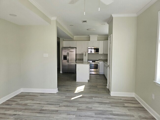 Building Photo - 8709 Apricot St