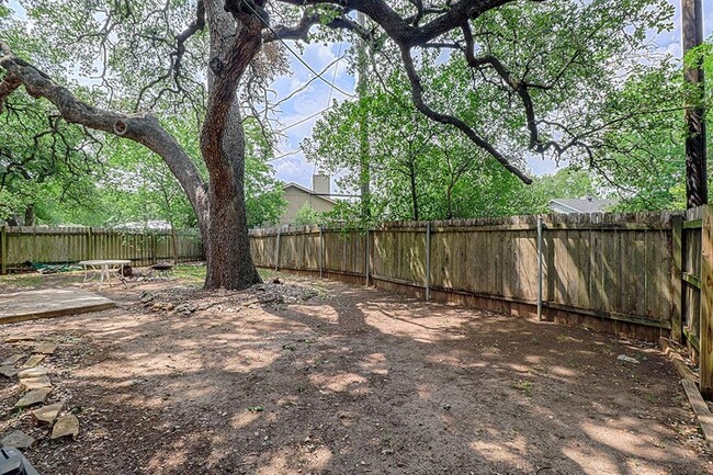 Building Photo - 3510 Oak Creek Dr
