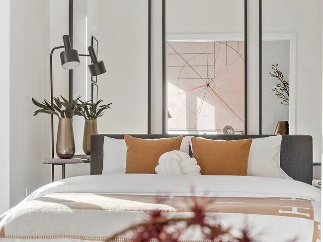 Building Photo - 87 Oxford St