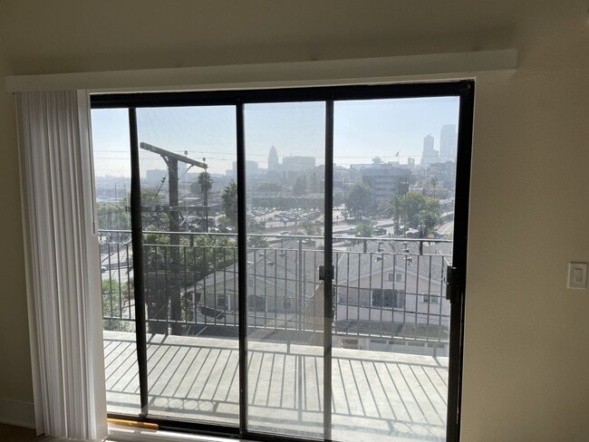 Building Photo - 704 Lookout Dr