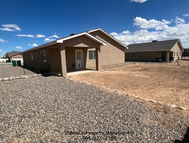 Building Photo - 1121 Little Rabbit Dr