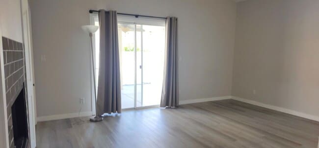 Building Photo - Spacious 4-bedroom Home Available in Desert Shores!