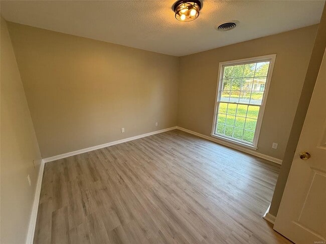 Building Photo - 113 Lori St