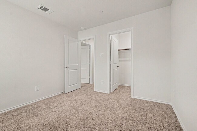 Building Photo - 125 Arbor Dr