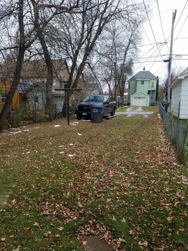 Building Photo - 507 N 57th Ave W