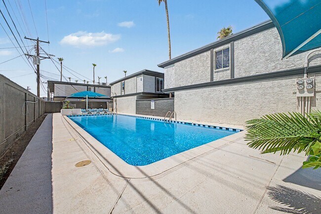 Building Photo - Gorgeous 2 Bed + Bonus Room | Large Private Yards | Resort Pool | 8 Weeks Free Rent!