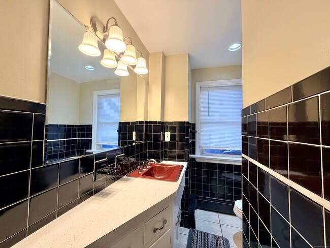 Building Photo - 12 Clark Ln