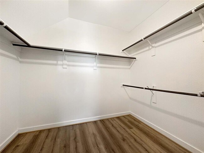 Building Photo - 179 Threshing Rd