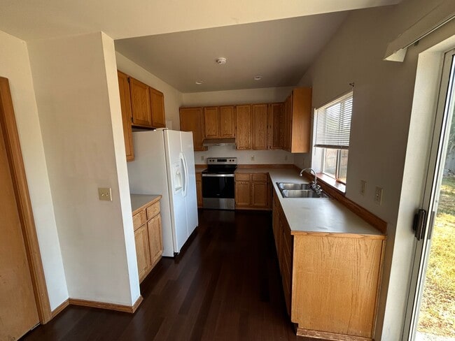Primary Photo - Fantastic 3 Bedroom 2.5 Bath Marysville Home