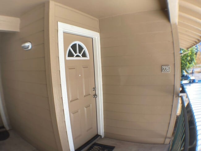 Building Photo - Furnished 2BR Condo with Dual Primary Suit...