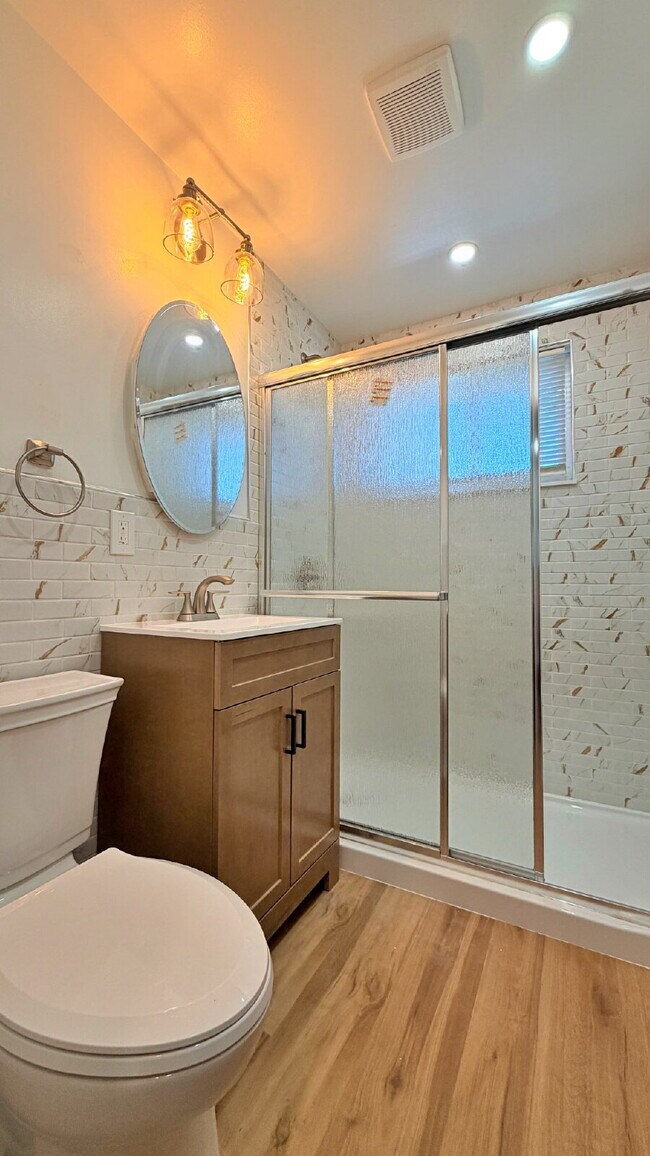 Building Photo - FANTASTIC REMODELED 3 Bed 2 Bath Home in Strayer & Shephards Park Hill Brand New Flooring New Car...