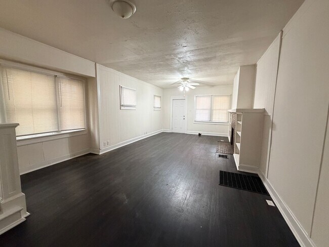 Building Photo - 3141 N Park Ave