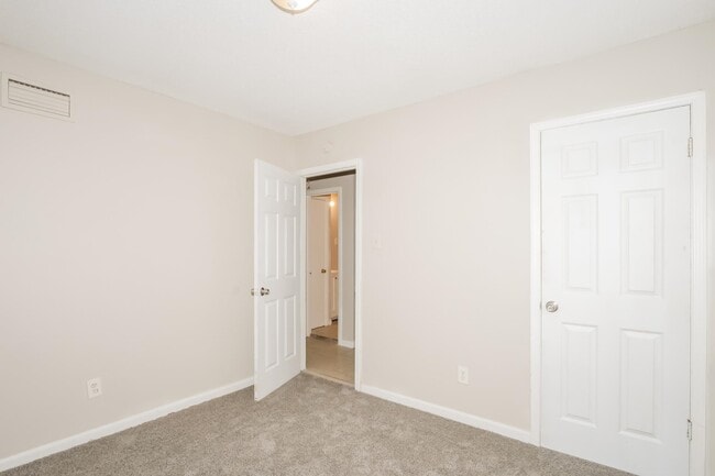 Building Photo - 2740 Dalewood Ave
