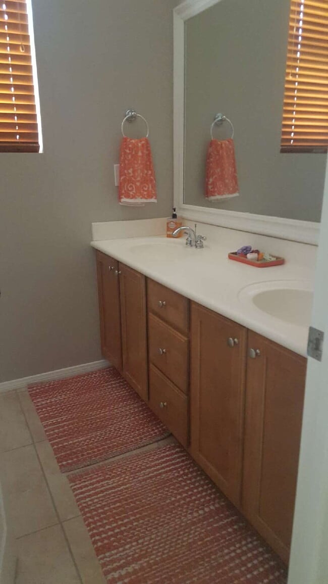 Building Photo - Villa de Gallego - Furnished Rental