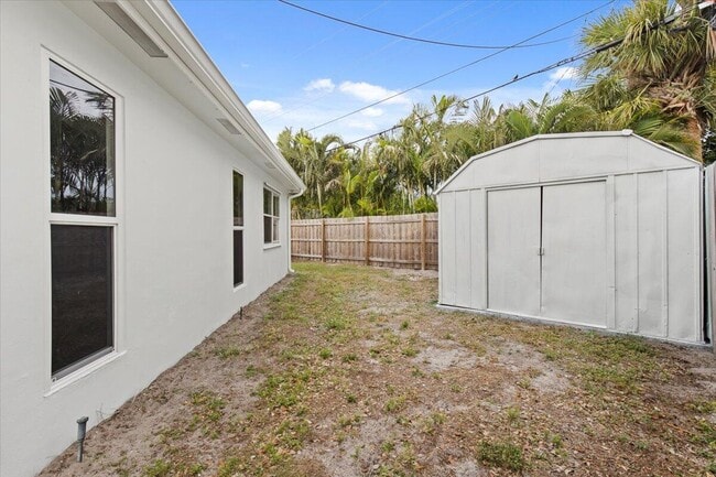 Building Photo - 379 Garden Blvd