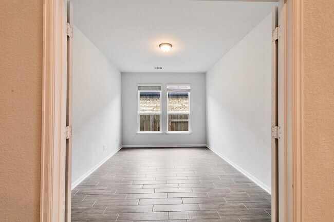 Building Photo - 211 Short Leaf Dr
