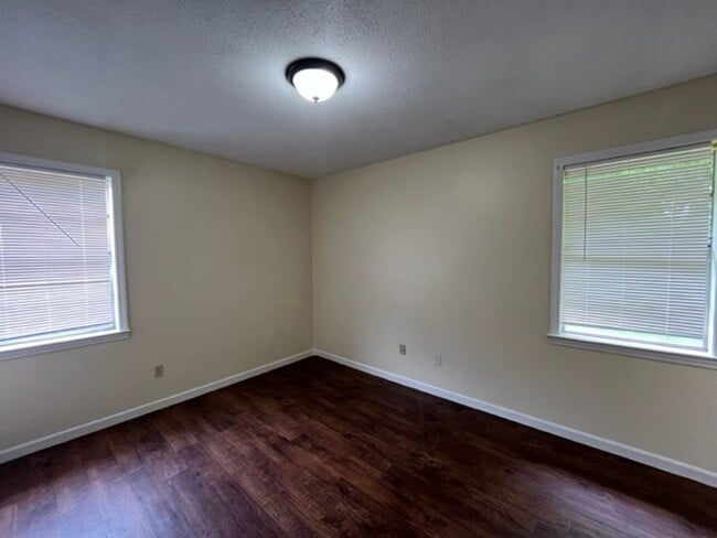 Building Photo - Renovated 3 Bedroom 2 Bath Home for Rent!!