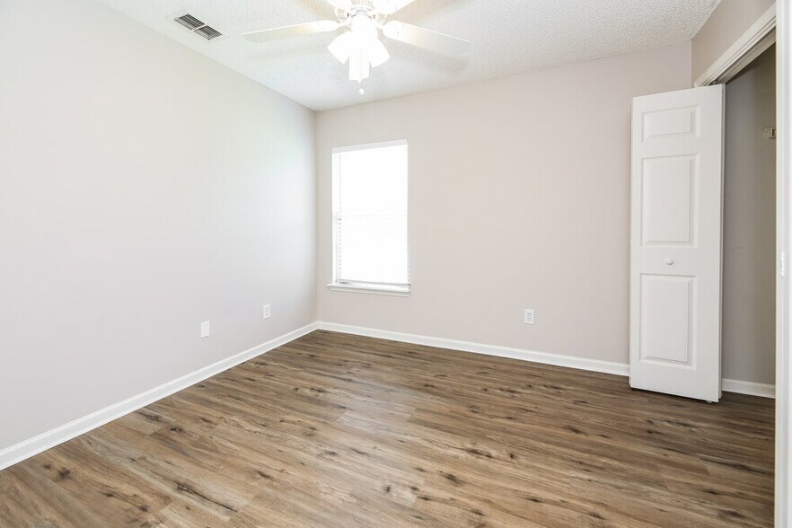 Building Photo - 201 Carolina Jasmine Ln