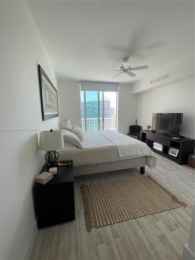 Building Photo - 1755 E Hallandale Beach Blvd