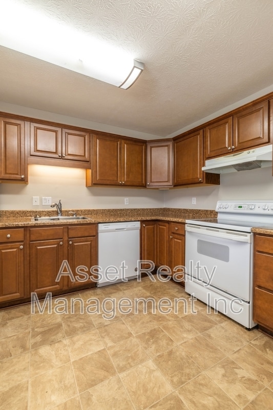 Building Photo - 11719 S Williamsburg Dr