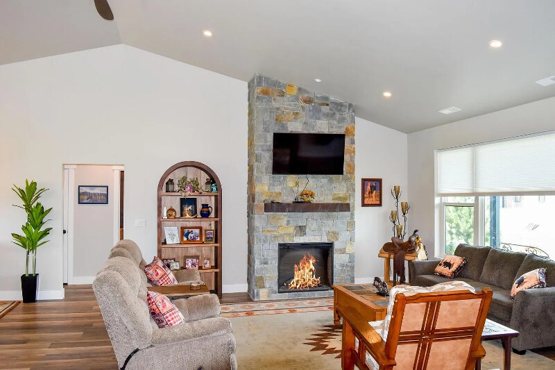 Building Photo - 34577 Eagle Crest Dr