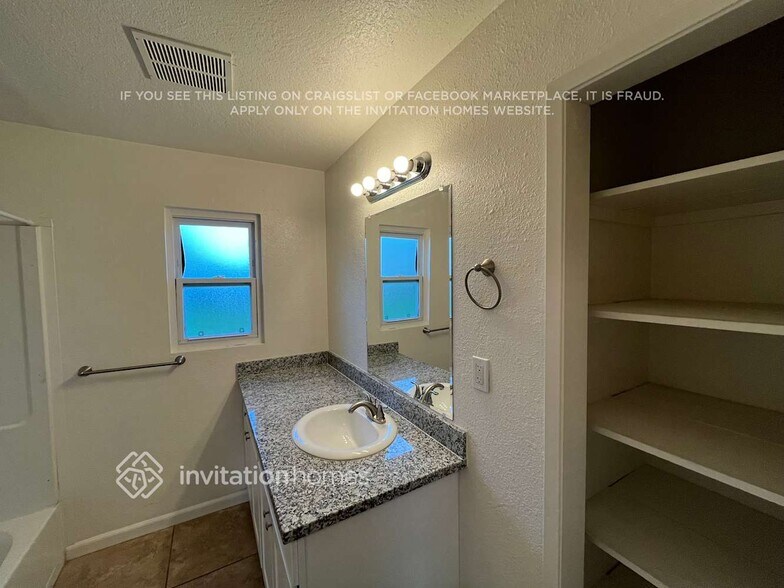 Building Photo - 8733 Baxter Way