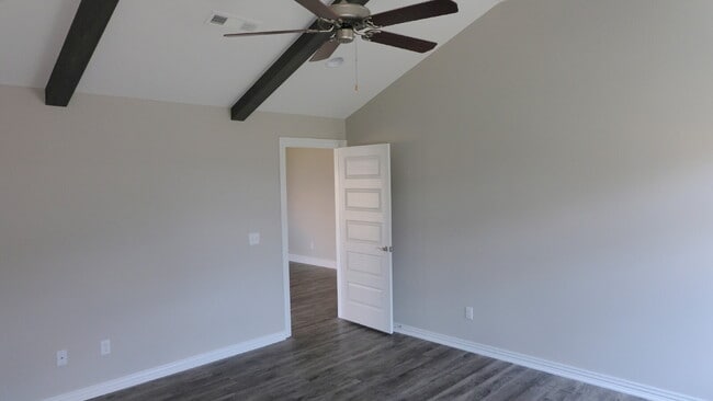 Building Photo - 1/2 off first month rent!  Three Bedroom Two Bath - Now $1,799 a month!