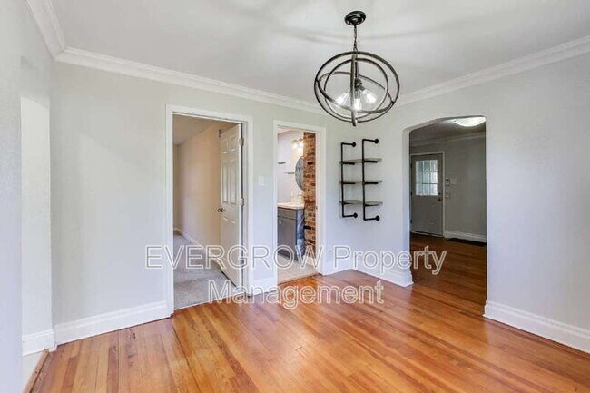 Building Photo - 321 Albany St