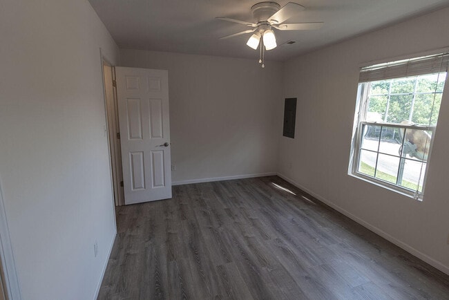 Building Photo - 3310 E St Charles Rd