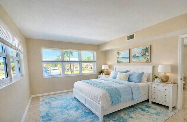 Building Photo - 3111 NE 51st St