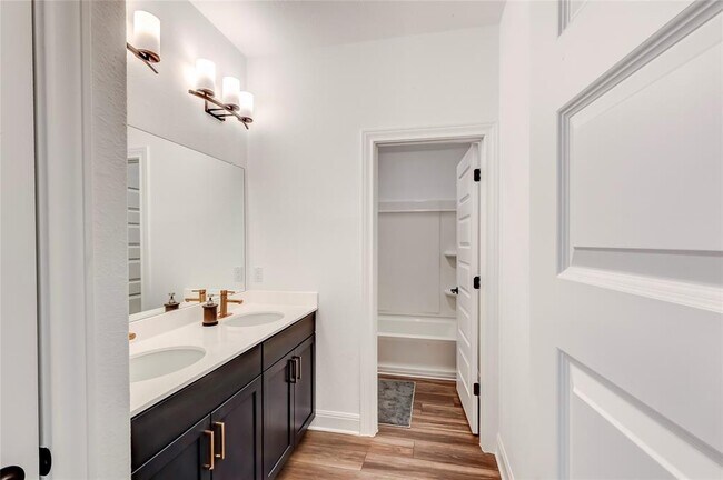 Building Photo - 533 Pickrell Lp