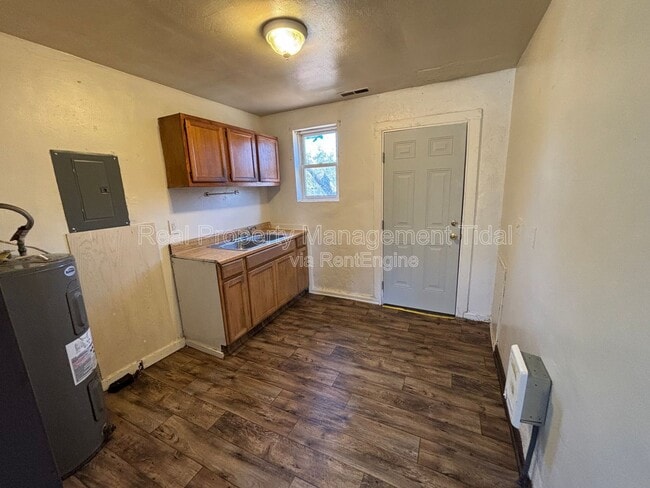 Building Photo - 412 Ben St