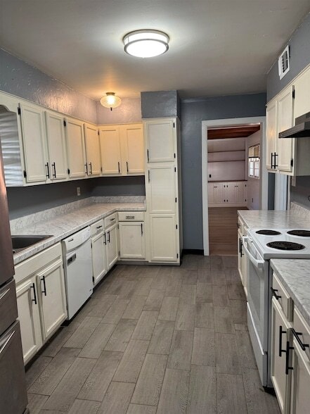 Building Photo - 4973 Greenway Rd