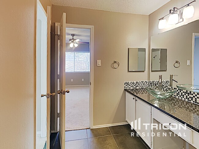 Building Photo - 6701 Silver Sage Dr