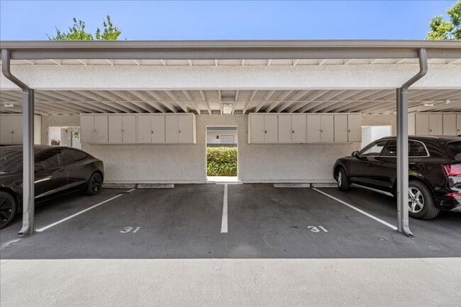 Building Photo - Updated Porter Ranch Townhome with Scenic ...
