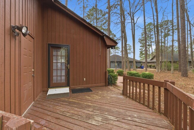 Building Photo - 100 Timberline Dr