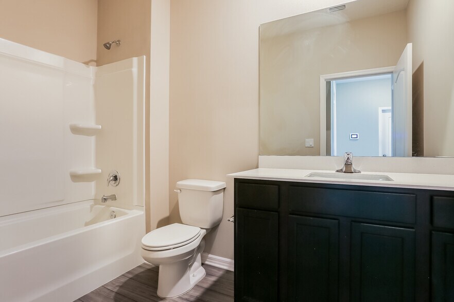 Building Photo - 1715 Party Pl