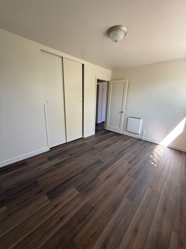 Building Photo - Newly Updated Cottage in Coquille