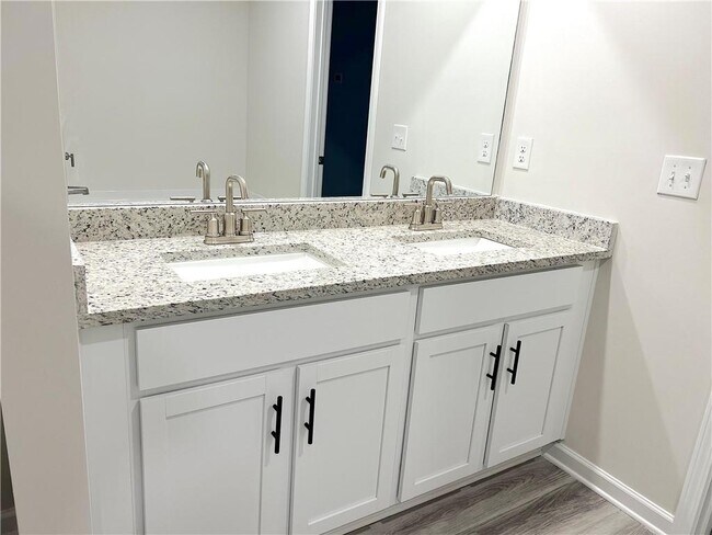 Building Photo - 4141 Oakwood Ter Ct