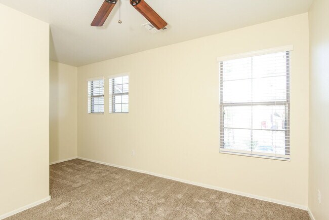 Building Photo - 1360 E Clifton Ave