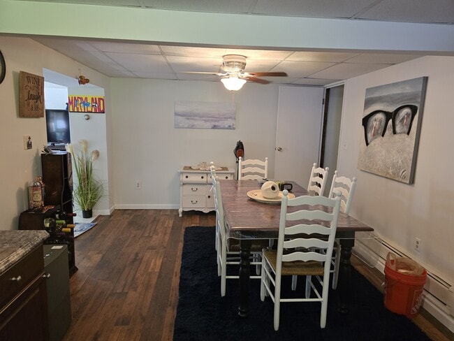 Table seats 6 - 4946 Saint Pauls Church Rd