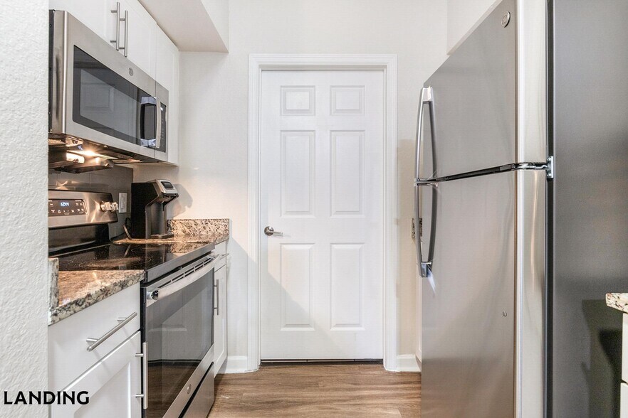 Building Photo - 2801 Biltmore Park Dr