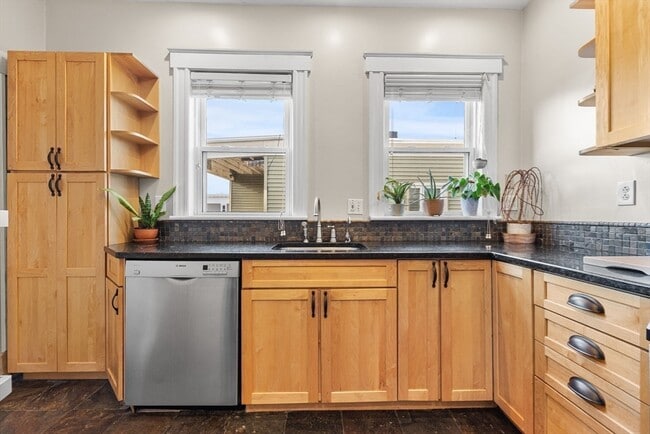 Building Photo - 185 Savin Hill Ave