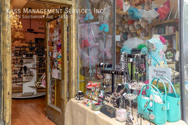 Building Photo - Newer Construction Prime Southport Corrido...