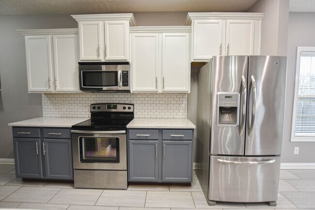 Building Photo - Pet Friendly Four Bedroom!