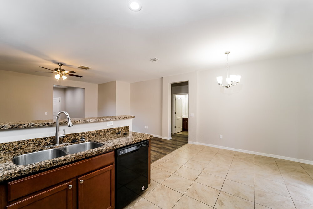 Building Photo - 8225 W Kittiwake Ln