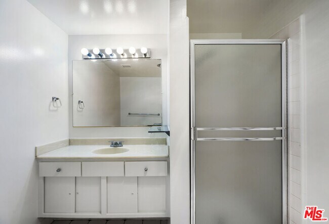 Building Photo - 4455 Los Feliz Blvd