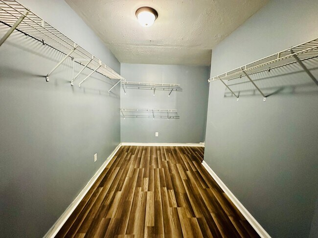 Building Photo - Updated 5BR/2BR house near Outer Loop now available!