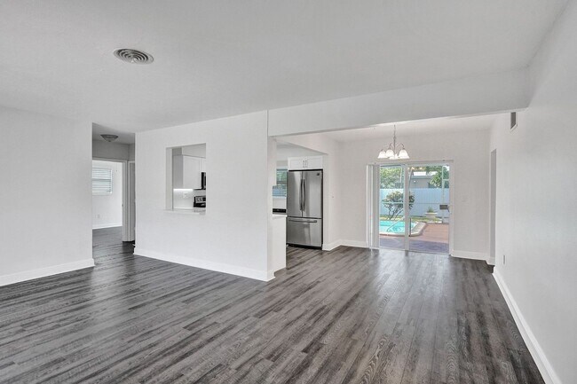 Building Photo - Beautiful 3 bedroom 2 bath Home in Miramar...