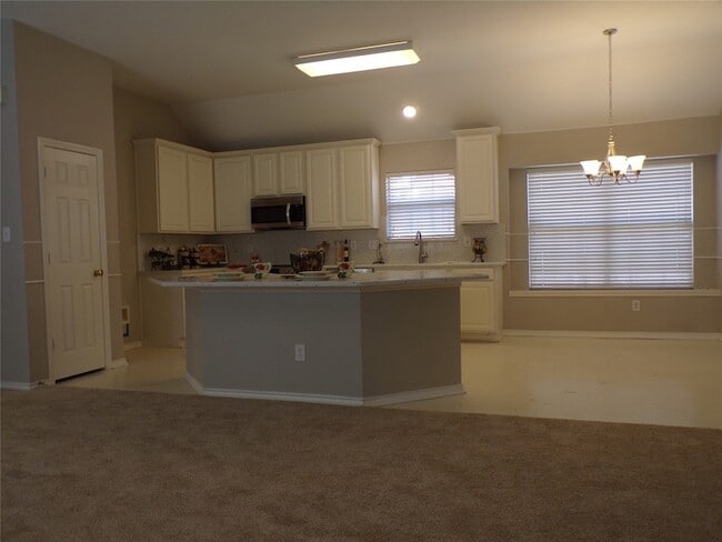 Building Photo - 4804 Holly Berry Dr